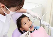 子供の歯を診る歯医者